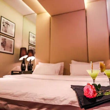 Senator Szálloda Tirana