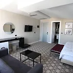 Hotel Senator 4*