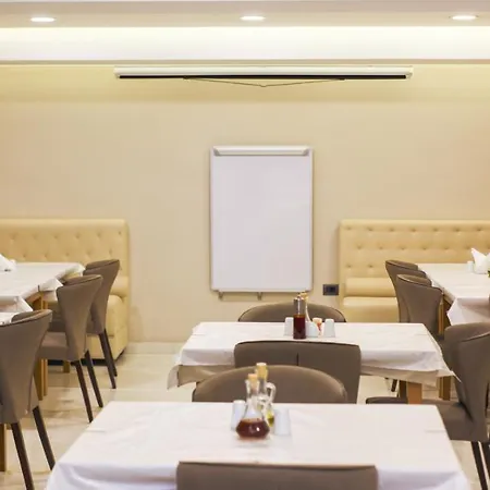 فندق سيناتور تيرانا