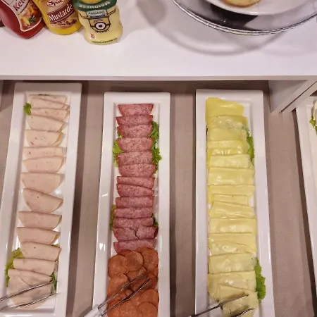 فندق سيناتور