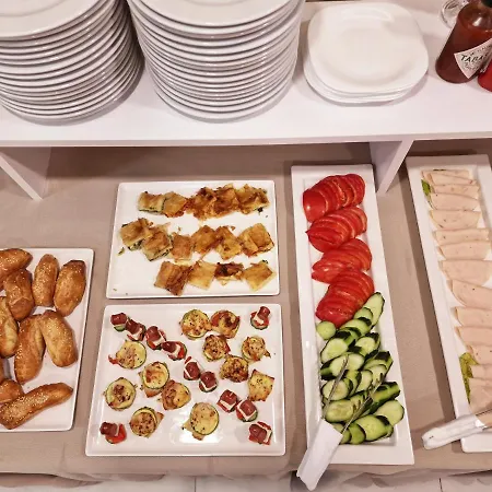 فندق سيناتور