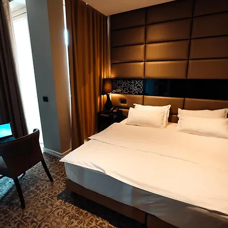 سيناتور فندق